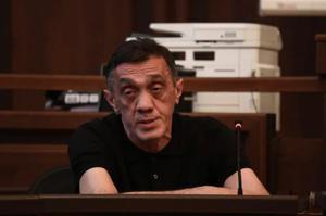 “ნივთების სროლა დაიწყეს, იყო ქვები, ერთი შუბლის არეში მომხვდა...“ - ზვიად ცეცხლაძისა და კიდევ 7 ბრალ...