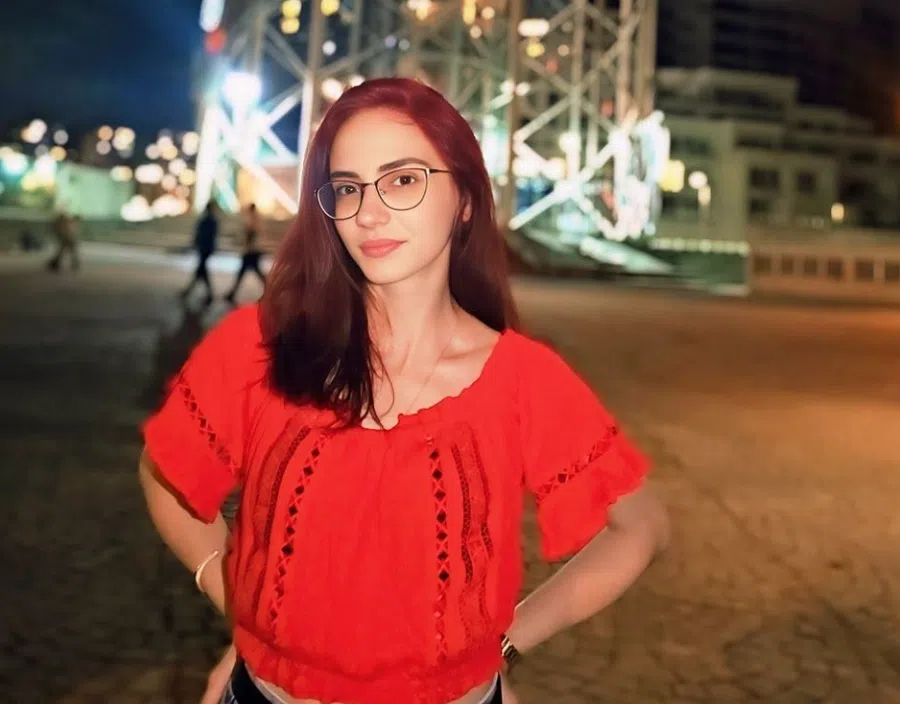 გაიცანით ქალი, რომელმაც ზღვაში დახრჩობისგან პატარა ბიჭი გადაარჩინა - "და­უ­ფიქ­რებ­ლად გა­და­ეშ­ვა ტალ­ღებ­ში სხვი­სი სი­ცო­ცხლის გა­და­სარ­ჩე­ნად, თა­ვი­სი სი­ცო­ცხლე მცი­რე წლო­ვან შვილ­თან ერ­თად კი სას­წორ­ზე დადო"