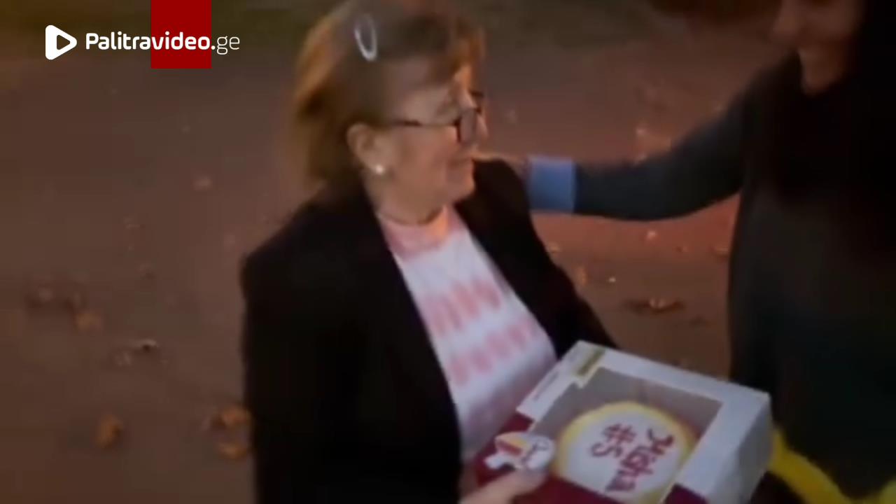“ეს რა მიყავი, გია!“ - ემიგრანტის რეაქცია, როდესაც სოფო ჯაფარიძემ ამერიკაში ჩაუტანა ტორტი წარწერით, ...