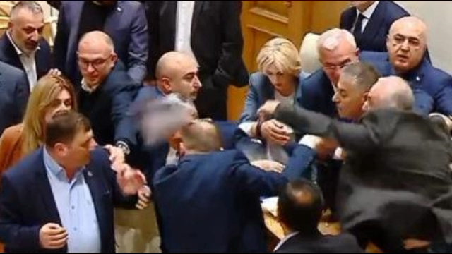 მორიგი გაწევ-გამოწევა და დაპირისპირება პარლამენტში - დიმიტრი ხუნდაძემ ოპოზიციონერ დეპუტატ ტარიელ ნაკ...
