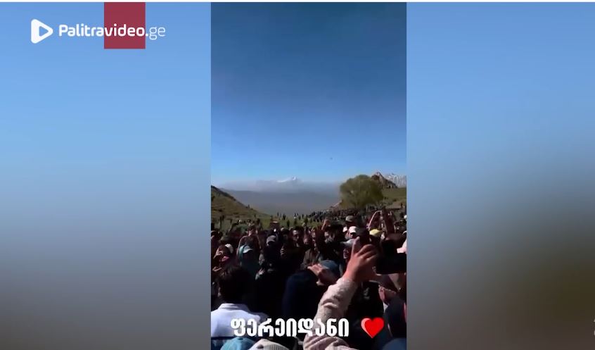 დათო კენჭიაშვილის სიმღერა ფერეიდანის მთებში – ფერეიდნელი ქართველების ემოციური შესრულება ირანში