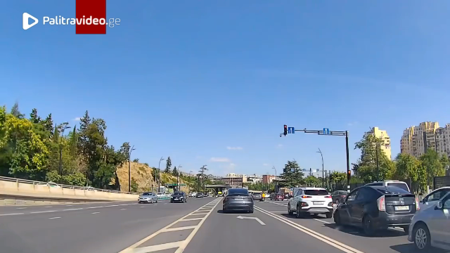 რა გააკეთა მოულოდნელად ავტომობილის მძღოლმა ?- კადრებს, რომლებიც სოციალურ ქსელში გავრცელდა დიდი გამოხ...