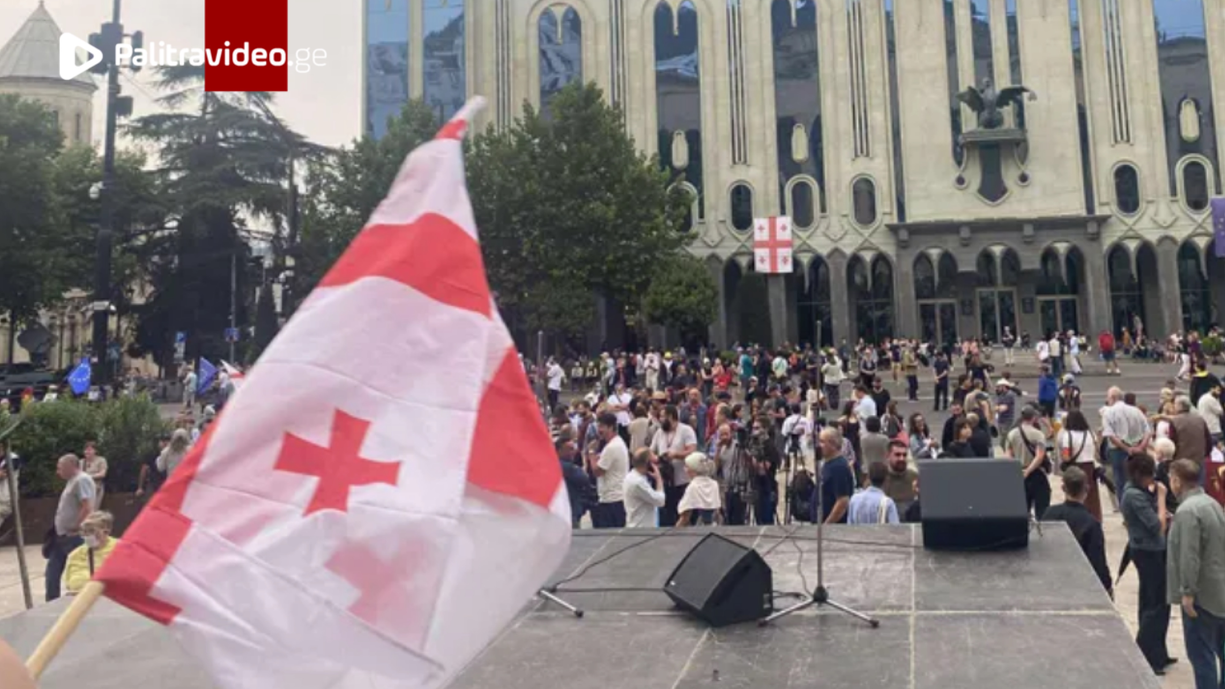 რუსთაველის გამზირზე საპროტესტო აქციის მონაწილეები იკრიბებიან - საავტომობილო მოძრაობა გადაკეტილია