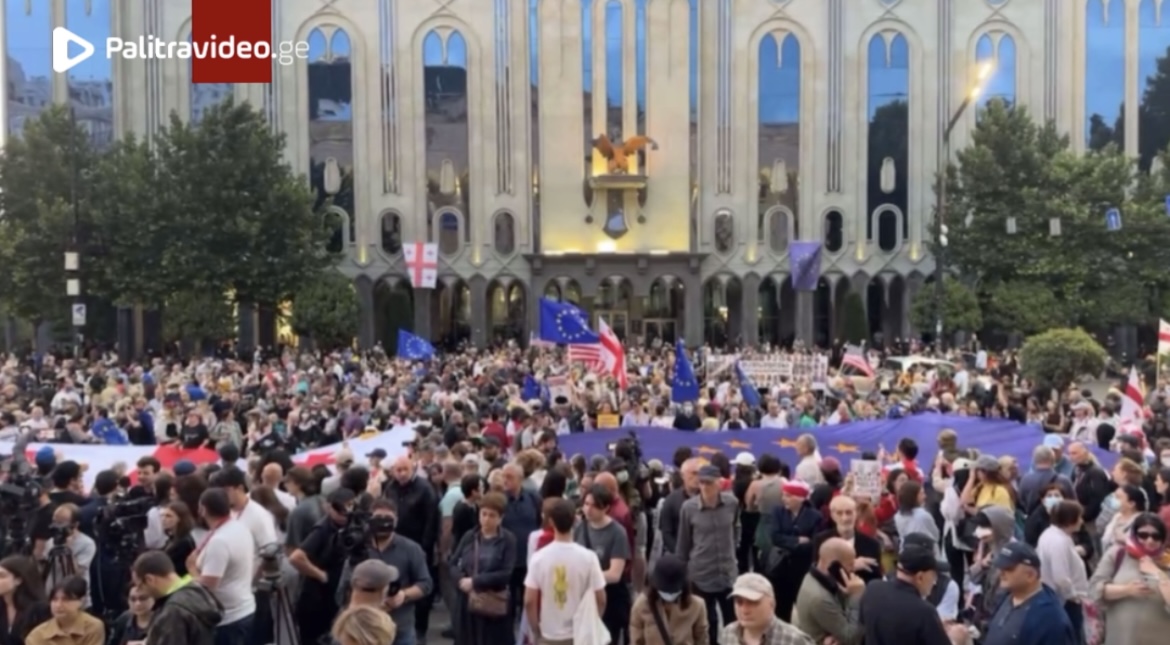 რა ხდება რუსთაველის გამზირზე ამ წუთებში, სადაც აქცია იწყება - კადრები ადგილიდან