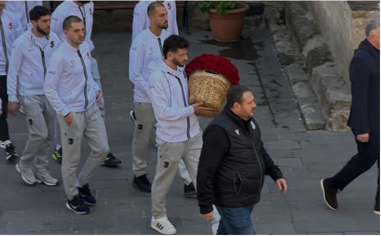 კადრები სიონის ტაძრიდან, სადაც რამდენიმე წუთის წინ ეროვნული ნაკრების ფეხბურთელები მივიდნენ